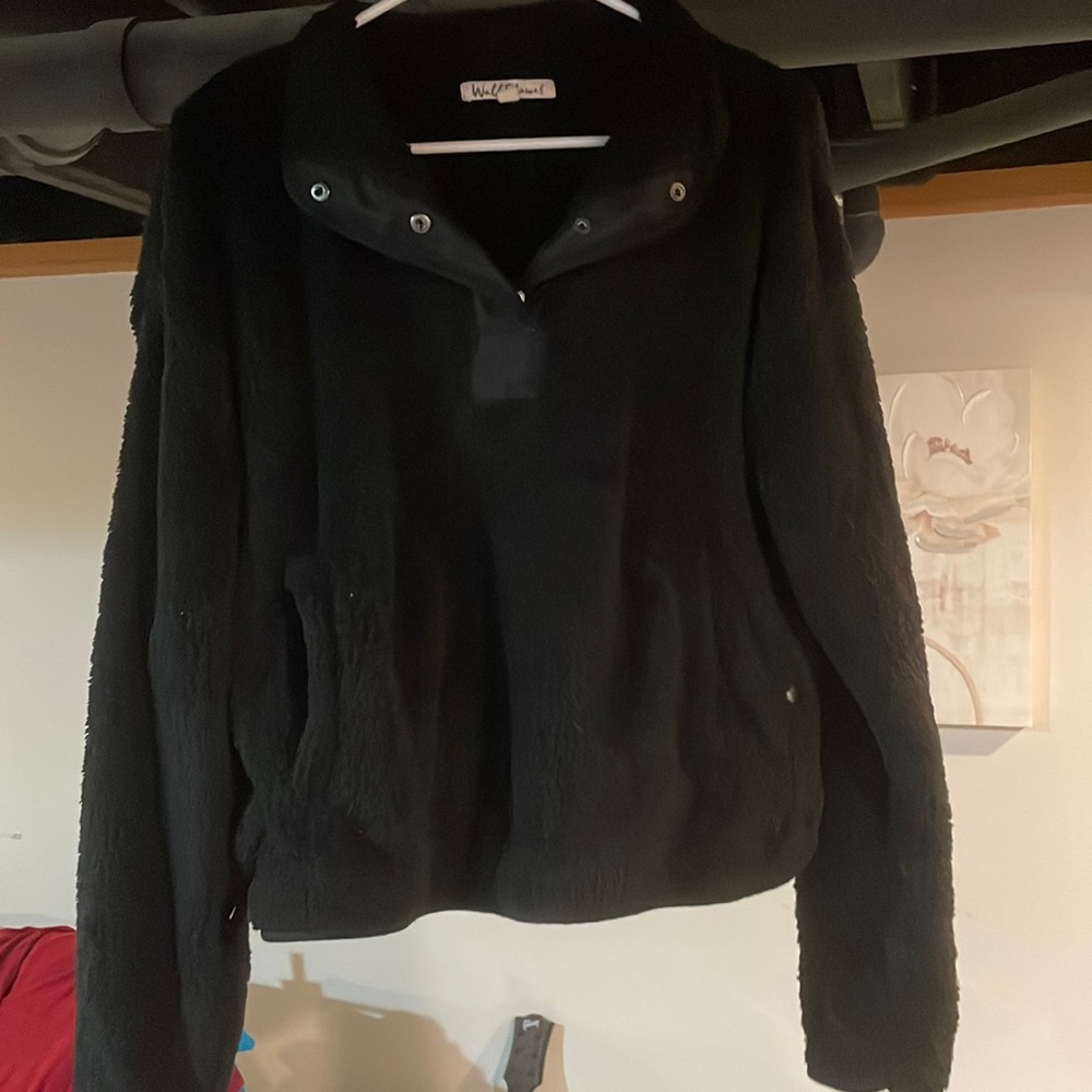 Black pullover